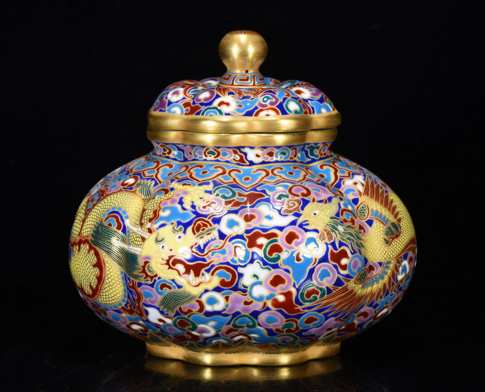 An Exquisite Enamel Painted Gold Dragon and Phoenix Pattern Jar: An Exquisite Enamel Painted Gold Dragon and Phoenix Pattern Jar,Qing Dynasty,China,with Qianlong Four-character Mark,Size:5.5inx5.5in,珐琅彩描金龙凤纹&#