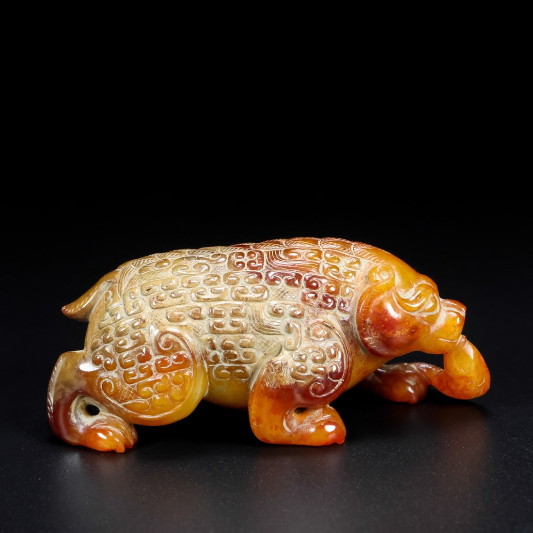 An Exquisite White Jade Auspicious Animal Ornament: An Exquisite White Jade Auspicious Animal Ornament,Han Dynasty,China,Size:3.5inx1.6inx1.6in,Weight:144g,白玉瑞兽摆件,中国汉代