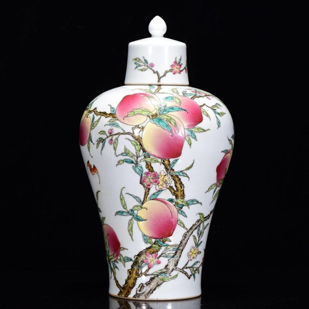 An Exquisite Famille-Rose Peach Pattern Vase: An Exquisite Famille-Rose Peach Pattern Vase,Qing Dynasty,China,with Qianlong Six-character Mark,Size:15inx7.9in,粉彩桃子纹瓶,中国清代,ñ