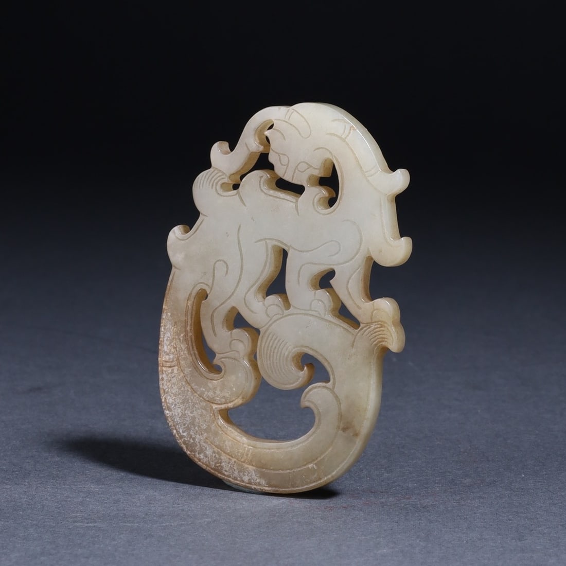 An Exquisite White Jade Dragon-Shape Pendant: An Exquisite White Jade Dragon-Shape Pendant,Qing Dynasty,China,Size:2.6inx1.7inx0.2in,白玉龙形挂件,中国清代