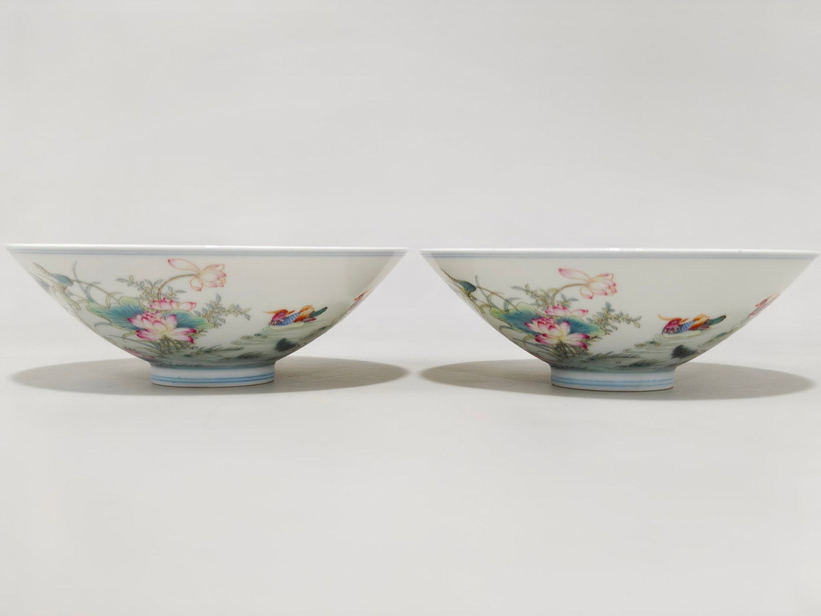 A Pair of Famille-Rose Flower and Bird Pattern Bowl: A Pair of Famille-Rose Flower and Bird Pattern Bowl,Qing Dynasty,China,with Yongzheng Six-character Mark,Size:2.2inx6.5in 一对粉彩花鸟纹碗,中Þ