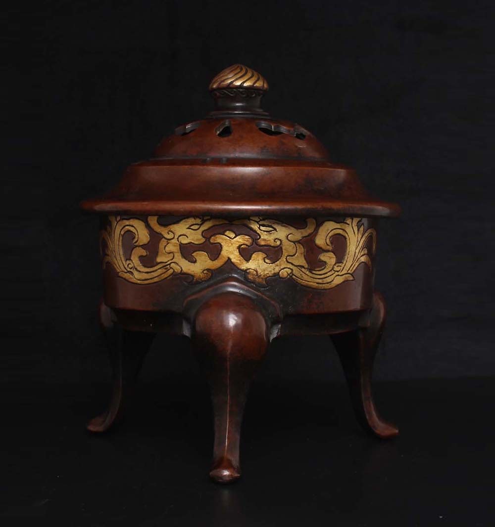 An Exquisite Gilt Bronze Phoenix Pattern Tripod Censer: An Exquisite Gilt Bronze Phoenix Pattern Tripod Censer,Ming Dynasty,China,with Xuande Six-character Mark,Size:7.3inx4.9in,Weight:2700g,铜鎏金凤纹三足香&