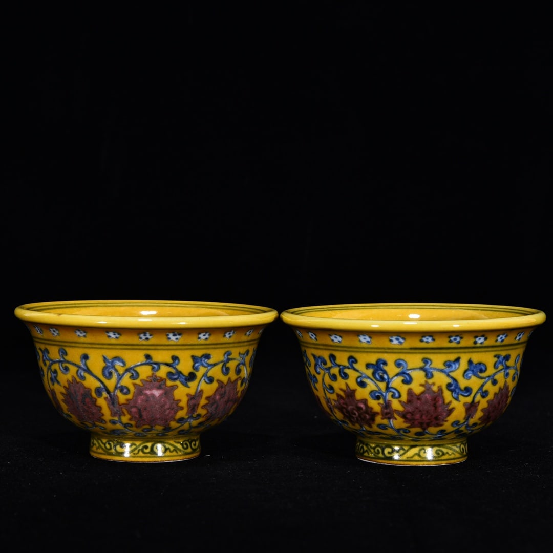 A Pair of Exquisite Blue and White Underglaze-Red Flower Pattern Cups: A Pair of Exquisite Blue and White Underglaze-Red Flower Pattern Cups,Ming Dynasty,China,with Yongle Four-character