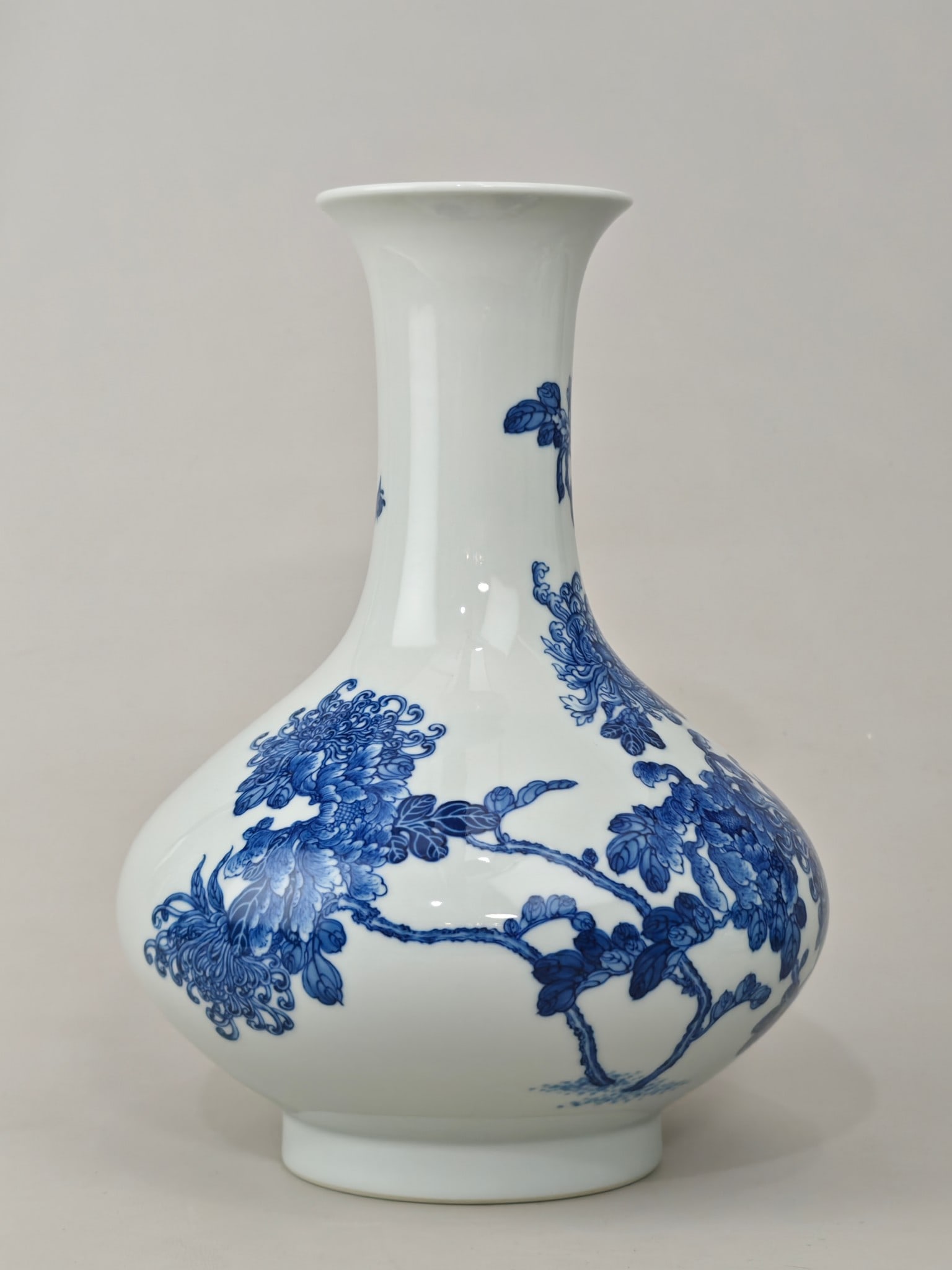 Blue and White Flower Pattern Vase - 2