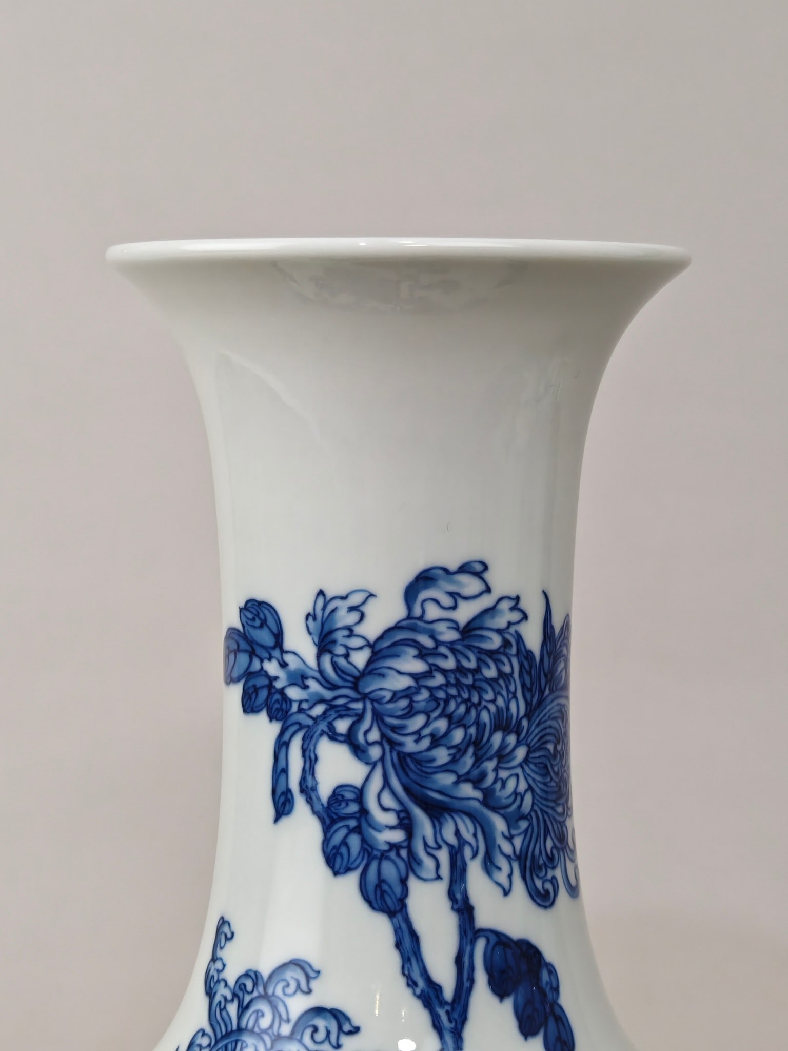 Blue and White Flower Pattern Vase - 5