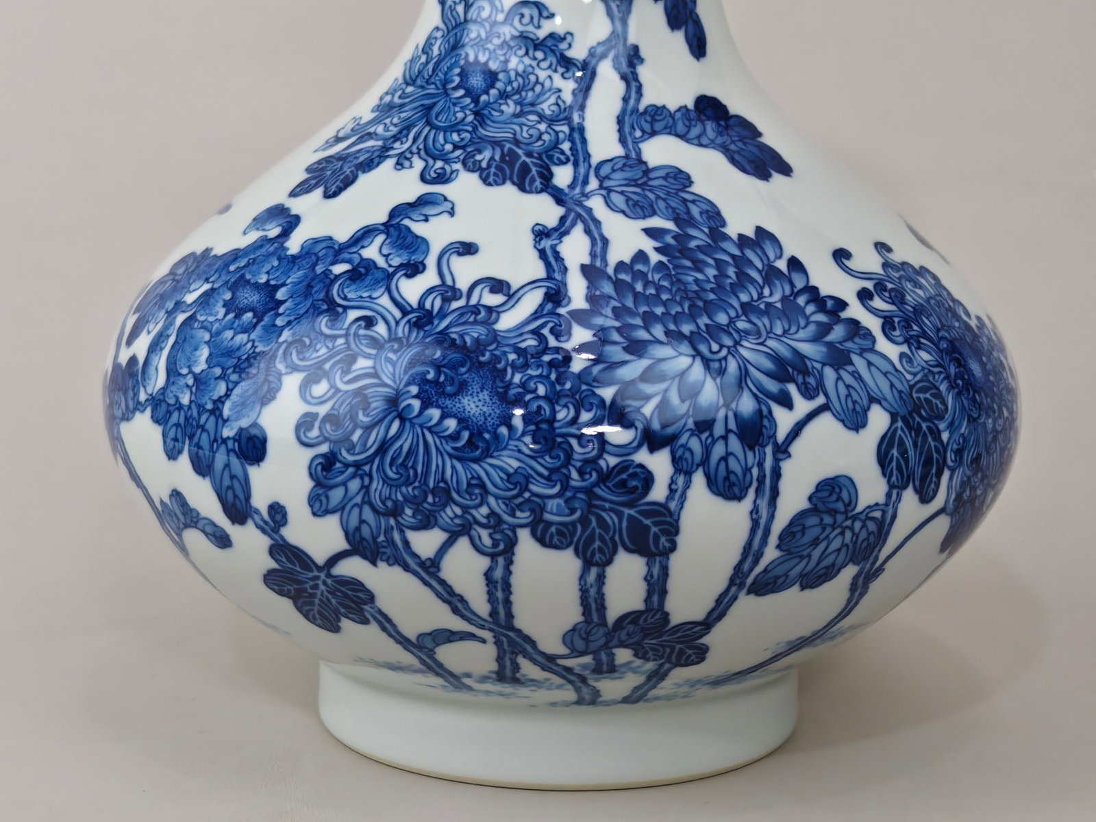 Blue and White Flower Pattern Vase - 6