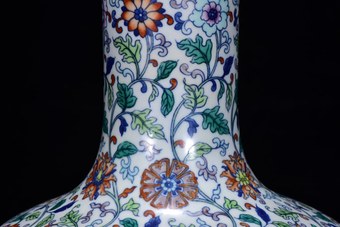 An Exquisite Doucai Lotus Pattern Vase - 5