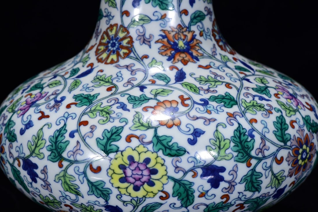 An Exquisite Doucai Lotus Pattern Vase - 6