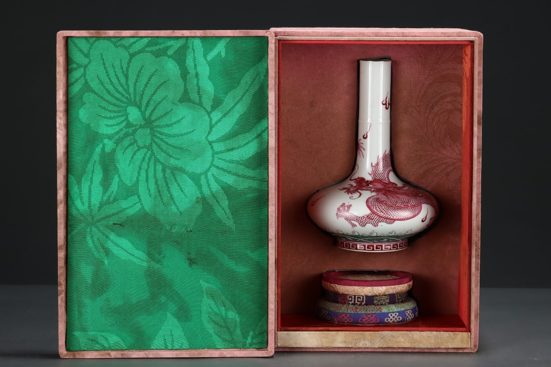 An Exquisite Ruby Red-Glazed Painted Gold Dragon Pattern Seawater Pattern Vase: An Exquisite Ruby Red-Glazed Painted Gold Dragon Pattern Seawater Pattern VaseQing Dynasty, China, Yongzheng Six-character MarkSize:7.7inx5.5in,胭脂红釉描金龙