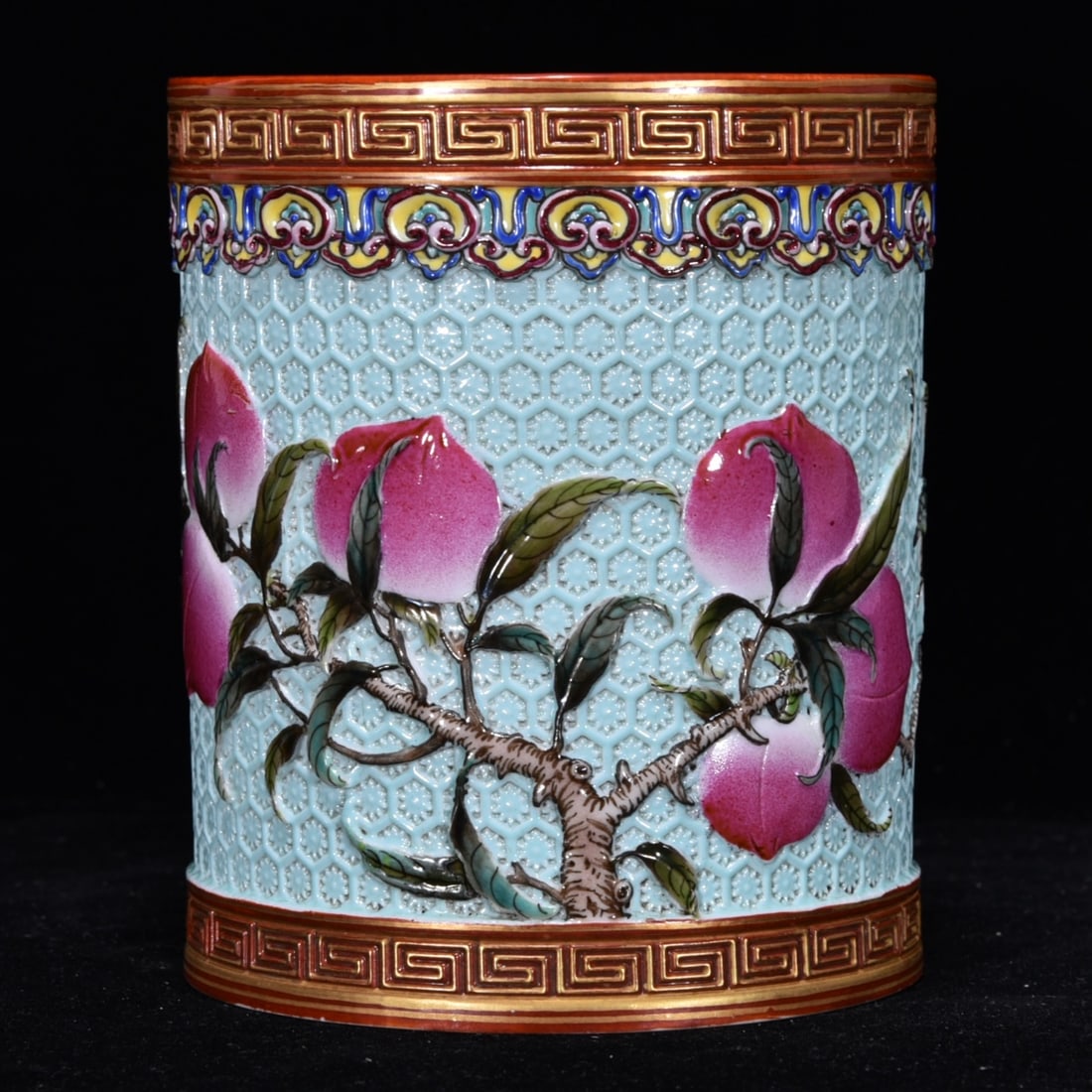 An Exquisite Enamel Painted Gold Peach Pattern Brush Pot: An Exquisite Enamel Painted Gold Peach Pattern Brush Pot,Qing Dynasty,China,with Qianlong Six-character Mark,Size:5.1inx4.3in,珐琅彩描金桃子纹笔&#