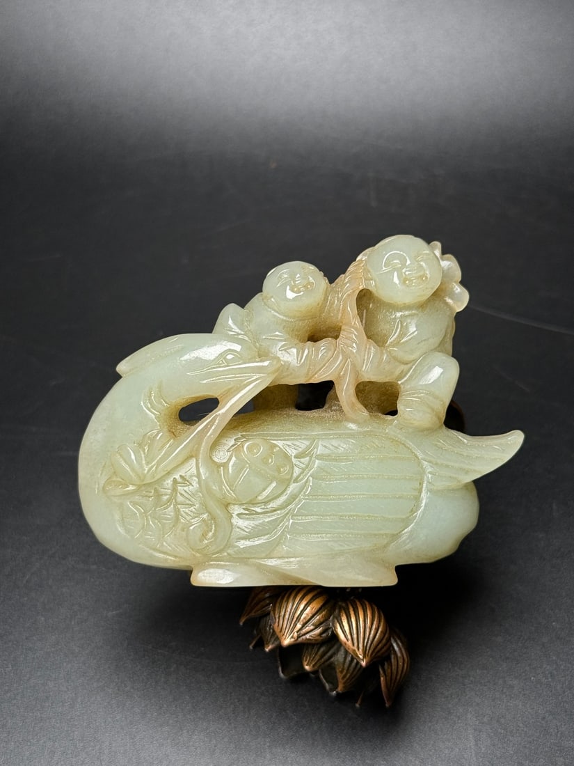 An Exquisite White Jade Figure Ornament: An Exquisite White Jade Figure Ornament,Qing Dynasty,China,Size:2.9inx2.3inx1in,Weight:116g,白玉人物摆件,中国清代