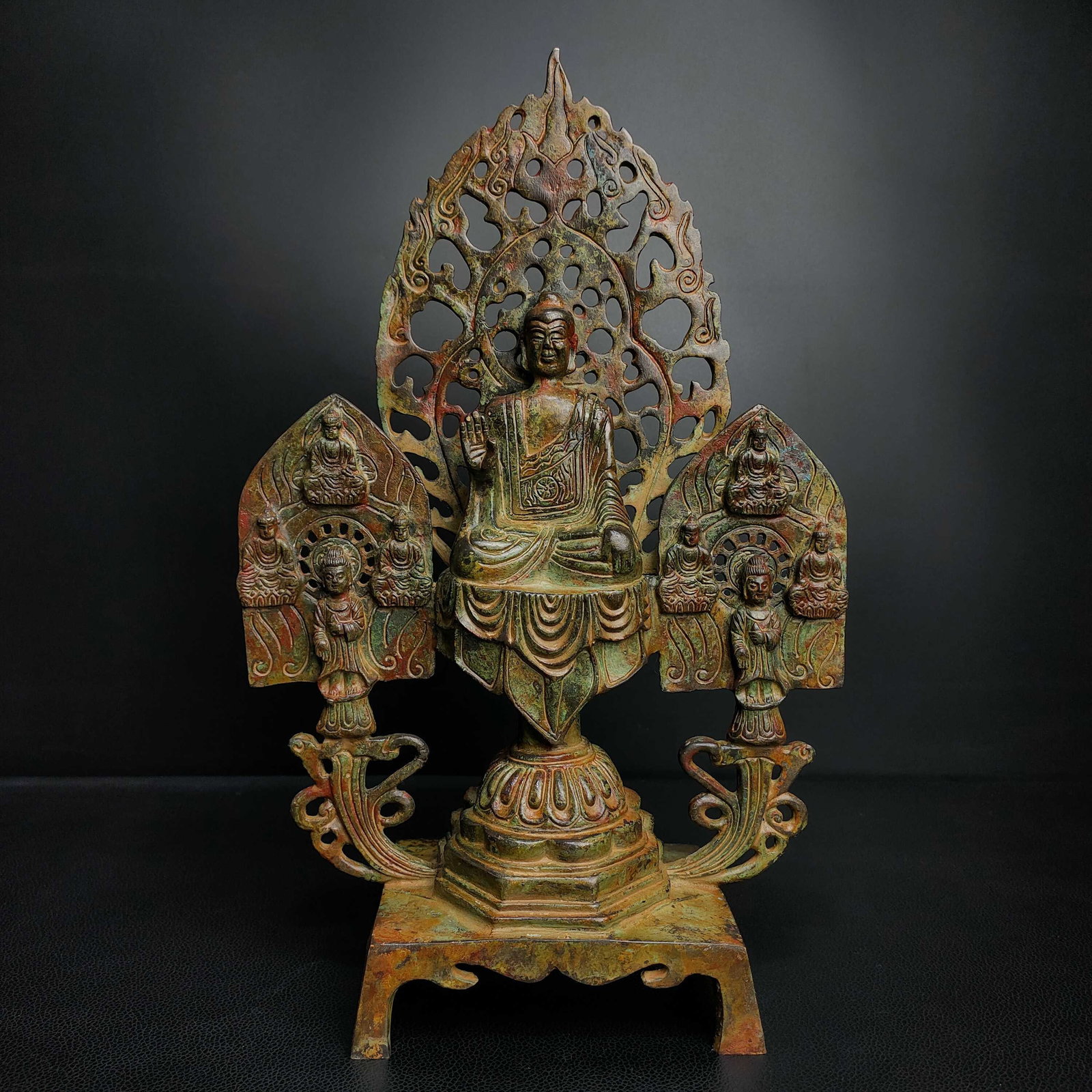 An Exquisite Bronze Buddha Statue: An Exquisite Bronze Buddha Statue,the Warring States period in China,Size:13inx8.3in,Weight:2000g,青铜佛像,中国战国时期