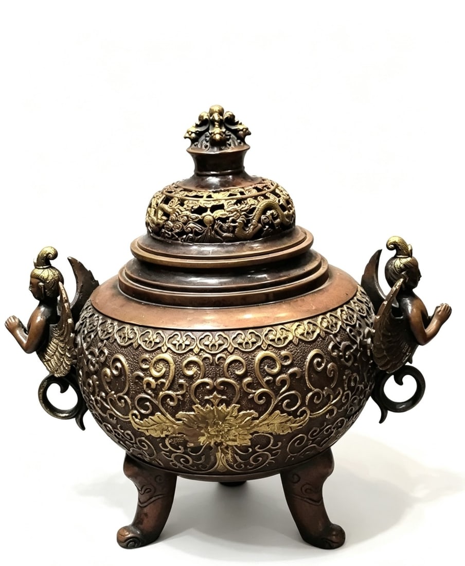 An Exquisite Gilt Bronze Lotus Pattern Dragon Pattern with Cover Double-Ears Tripod Censer: An Exquisite Gilt Bronze Lotus Pattern Dragon Pattern with Cover Double-Ears Tripod Censer,Ming Dynasty,China,with Xuande Six-character Mark,Size:10.6inx7.1inx11in,铜鎏金缠