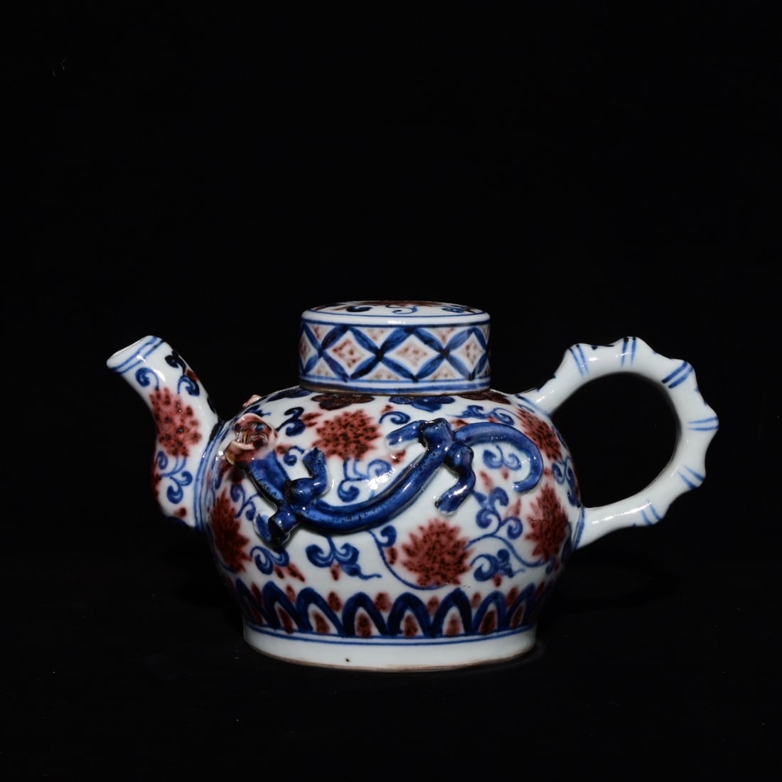 An Exquisite Blue and White Underglaze-Red Dragon Pattern Lotus Pattern Teapot,: An Exquisite Blue and White Underglaze-Red Dragon Pattern Lotus Pattern Teapot,Ming Dynasty, China,Yongle Four-character Mark,Size:4.3inx7.1in 青花釉里红龙纹&