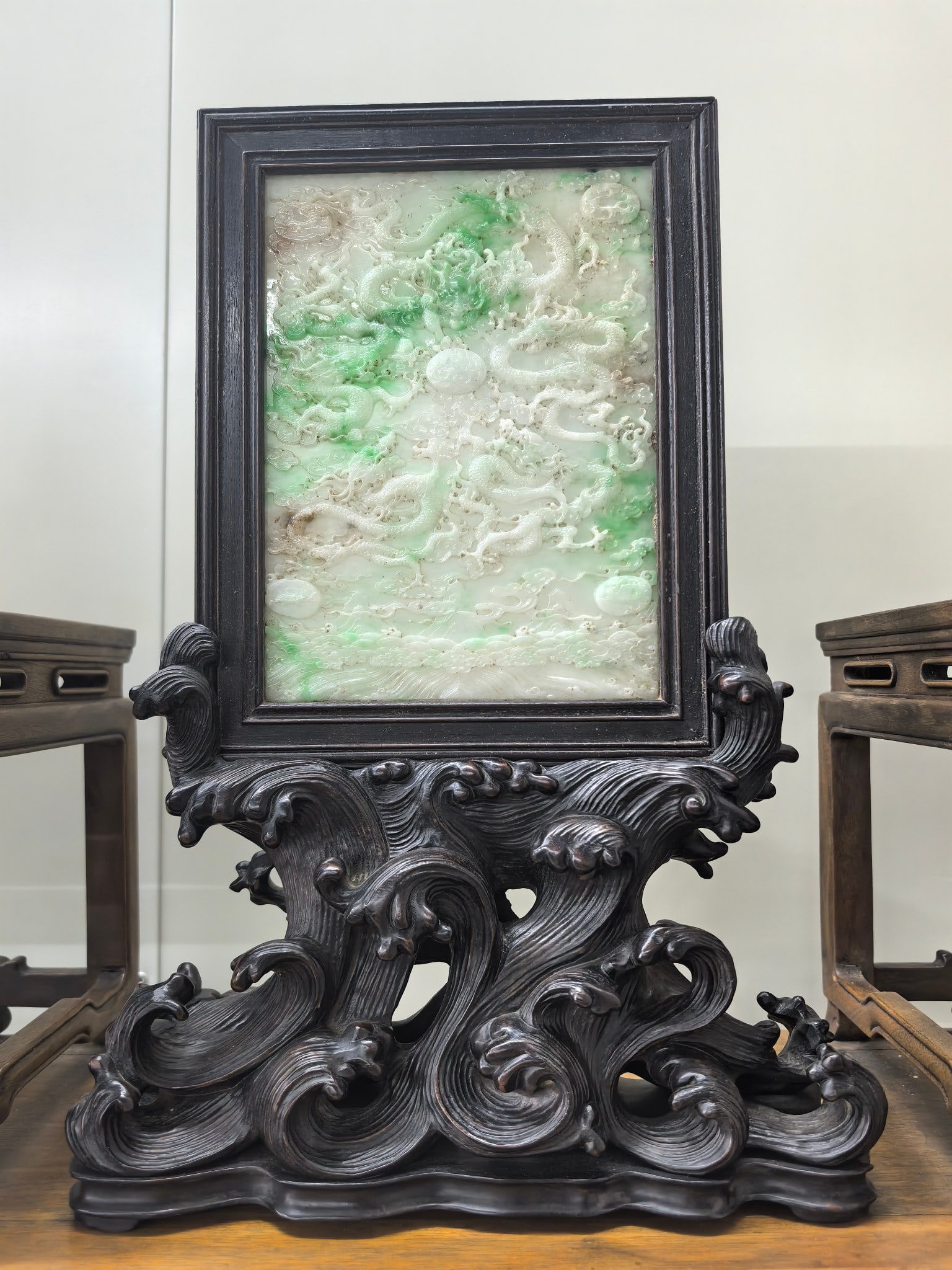 An Exquisite Zitanwood Inlaid Jadeite Dragon Pattern Table Screen: An Exquisite Zitanwood Inlaid Jadeite Dragon Pattern Table Screen,Qing Dynasty,China,Size:9.4inx13.7in,紫檀木镶翡翠龙纹台屏,中国