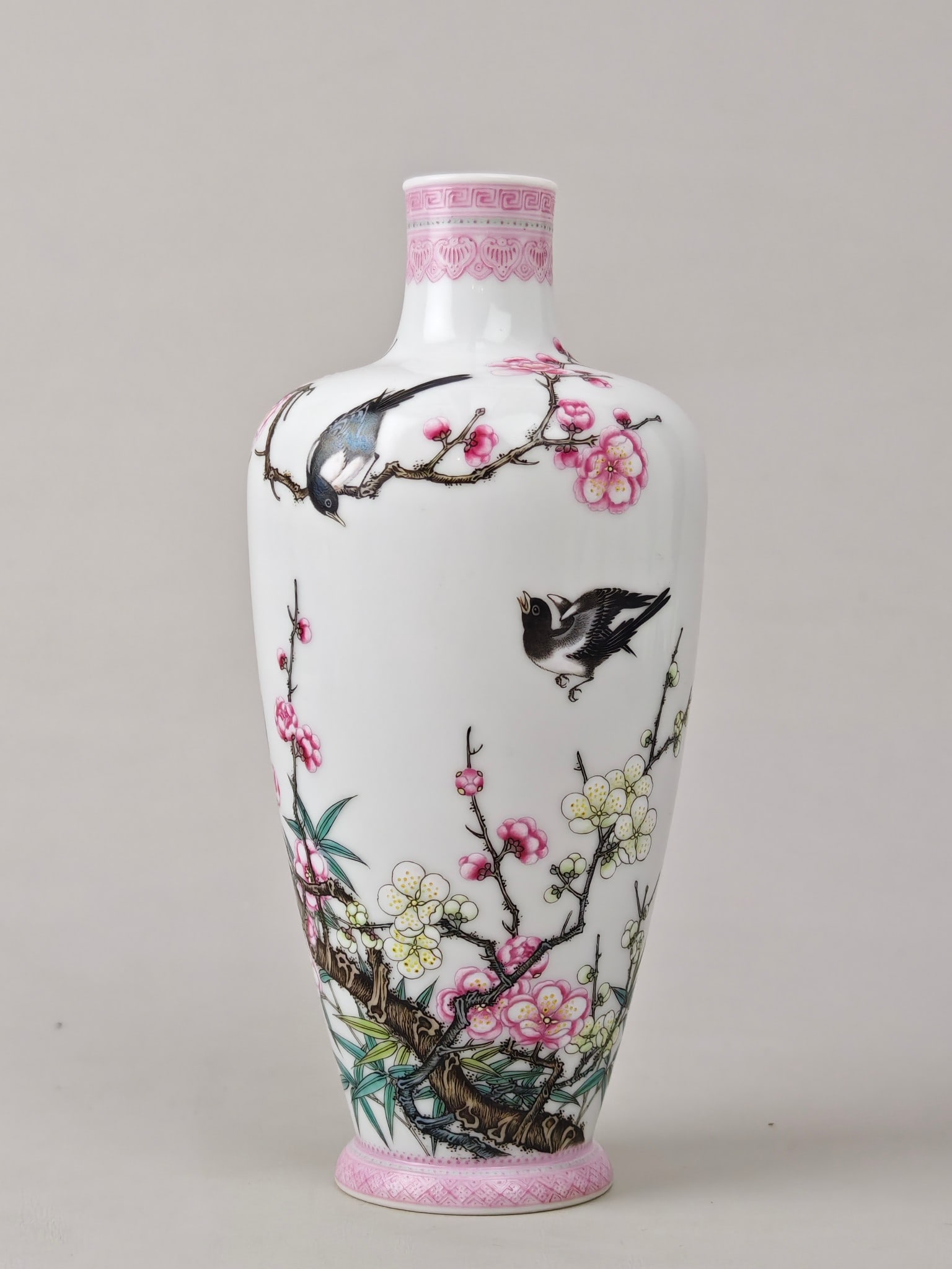 Enamel Flower and Bird Pattern Vase: Enamel Flower and Bird Pattern Vase,Qing Dynasty,China,with Yongzheng Four-character Mark,Size:7.1inx3.1in 珐琅彩花鸟纹瓶,中国清代,