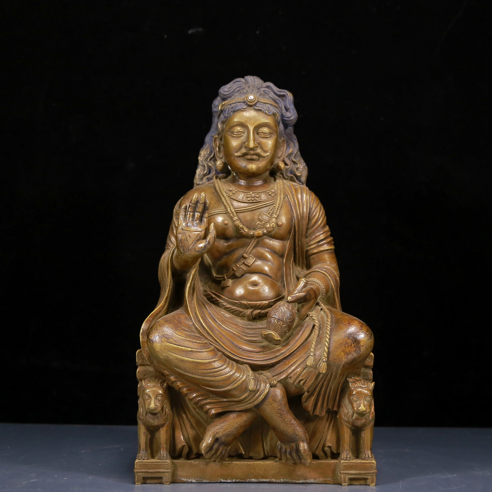 A Solemn Bronze Statue of Avalokitesvara: A Solemn Bronze Statue of Avalokitesvara,Ming Dynasty,China,Size:7.3inx4.3inx13.4in,Weight:6250g,铜观音像,中国明代