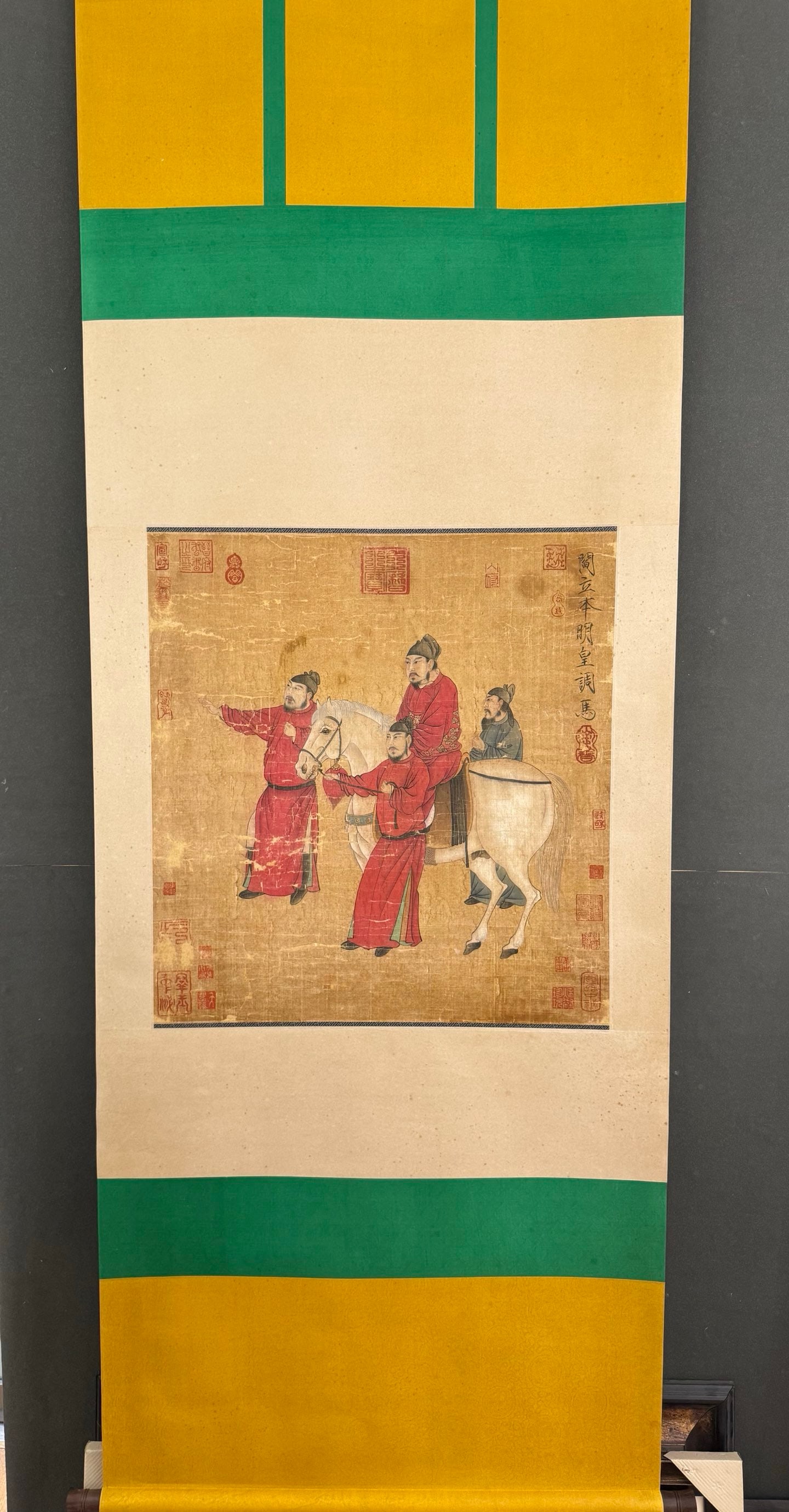A Chinese Vertical Scroll Ink Painting of Character and Story on Paper: A Chinese Vertical Scroll Ink Painting of Character and Story on Paper,Yan liben,Size:33.9inx22.4in,一幅中国水墨人物故事画立$