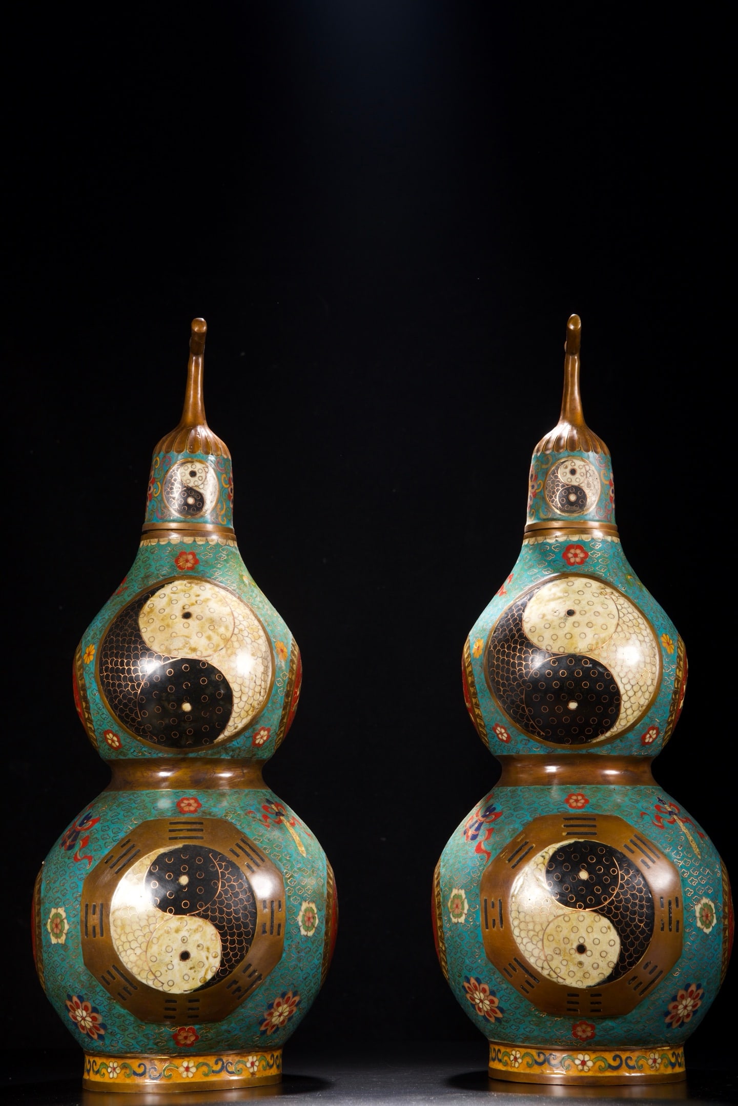 A Pair of Exquisite Cloisonne Trigram Pattern Gourd Vases: A Pair of Exquisite Cloisonne Trigram Pattern Gourd Vases,Qing Dynasty,China,with Qianlong Six-character Mark,Size:23.2inx9.4inx2.8in*2,Weight:12200g,一对景泰蓝八&#