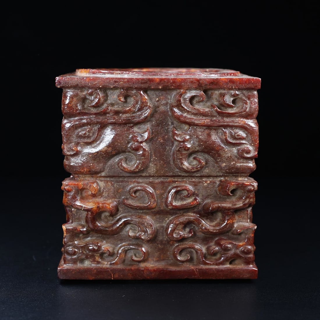 An Exquisite White Jade Dragon Pattern Vase - 2