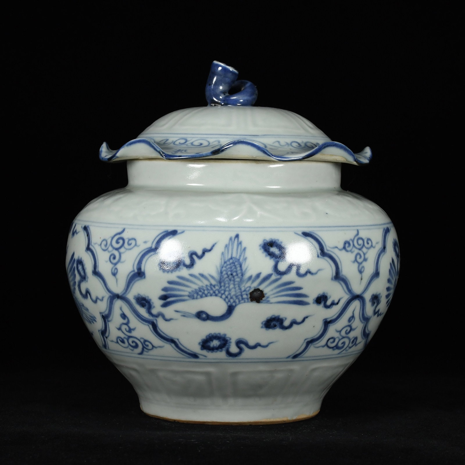 An Exquisite Blue and White Flower and Bird Pattern with Cover Jar: An Exquisite Blue and White Flower and Bird Pattern with Cover Jar,Yuan Dynasty,China,Size:8.7inx8.3in,青花花鸟纹带盖罐,中国元代