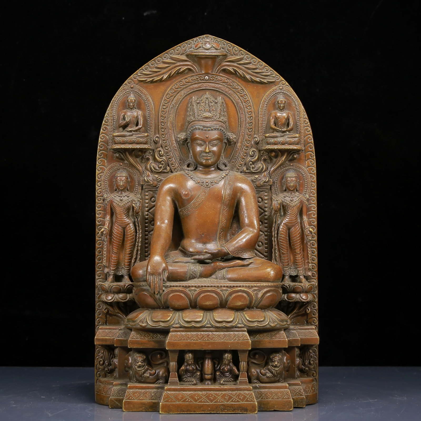 A Solemn Bronze Statue of Sakyamuni: A Solemn Bronze Statue of Sakyamuni,Ming Dynasty,China,Size:8.3inx3.1inx13.8in,Weight:5660g,铜释迦摩尼像,中国明代