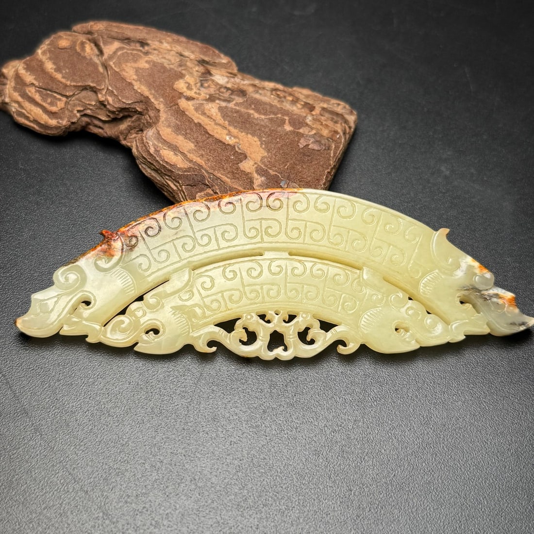 An Exquisite White Jade Dragon Pattern Ornament: An Exquisite White Jade Dragon Pattern Ornament,Han Dynasty,China,Size:4.5inx1.6inx0.2in,Weight:45g,白玉龙纹摆件,中国汉代