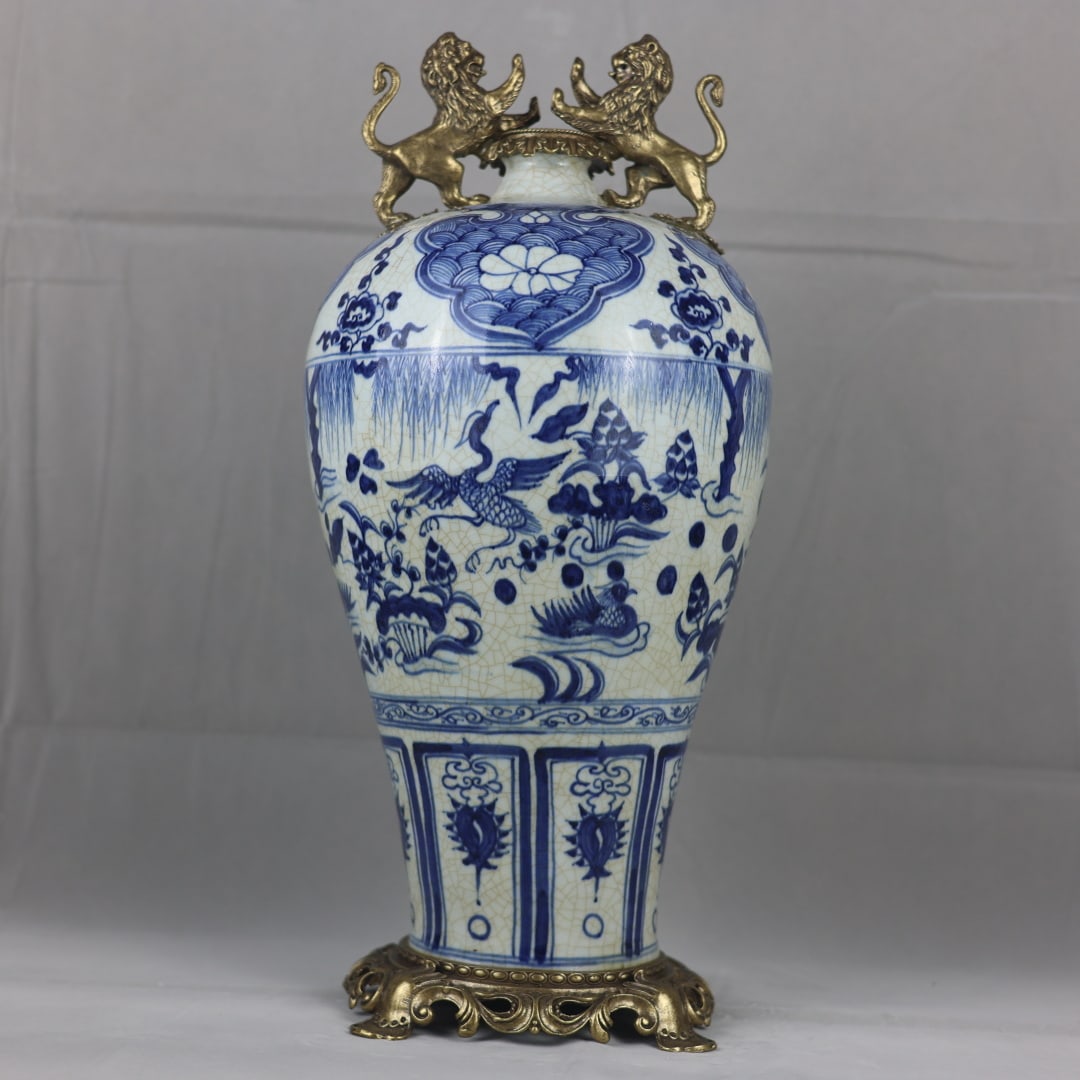 An Exquisite Blue and White Inlaid Bronze Flower and Bird Pattern Double-Ears Vase: An Exquisite Blue and White Inlaid Bronze Flower and Bird Pattern Double-Ears VaseYuan Dynasty,China,青花镶铜花鸟纹双耳瓶 ,中国&