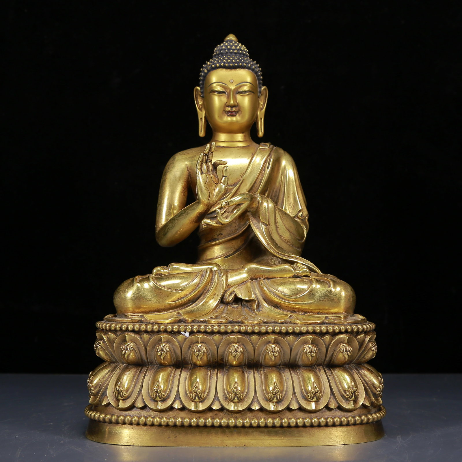 A Solemn Gilt Bronze Statue of Sakyamuni: A Solemn Gilt Bronze Statue of Sakyamuni,Ming Dynasty,China,Size:8.3inx5.9inx11.4in,Weight:3820g,铜鎏金释迦摩尼像,中国明代