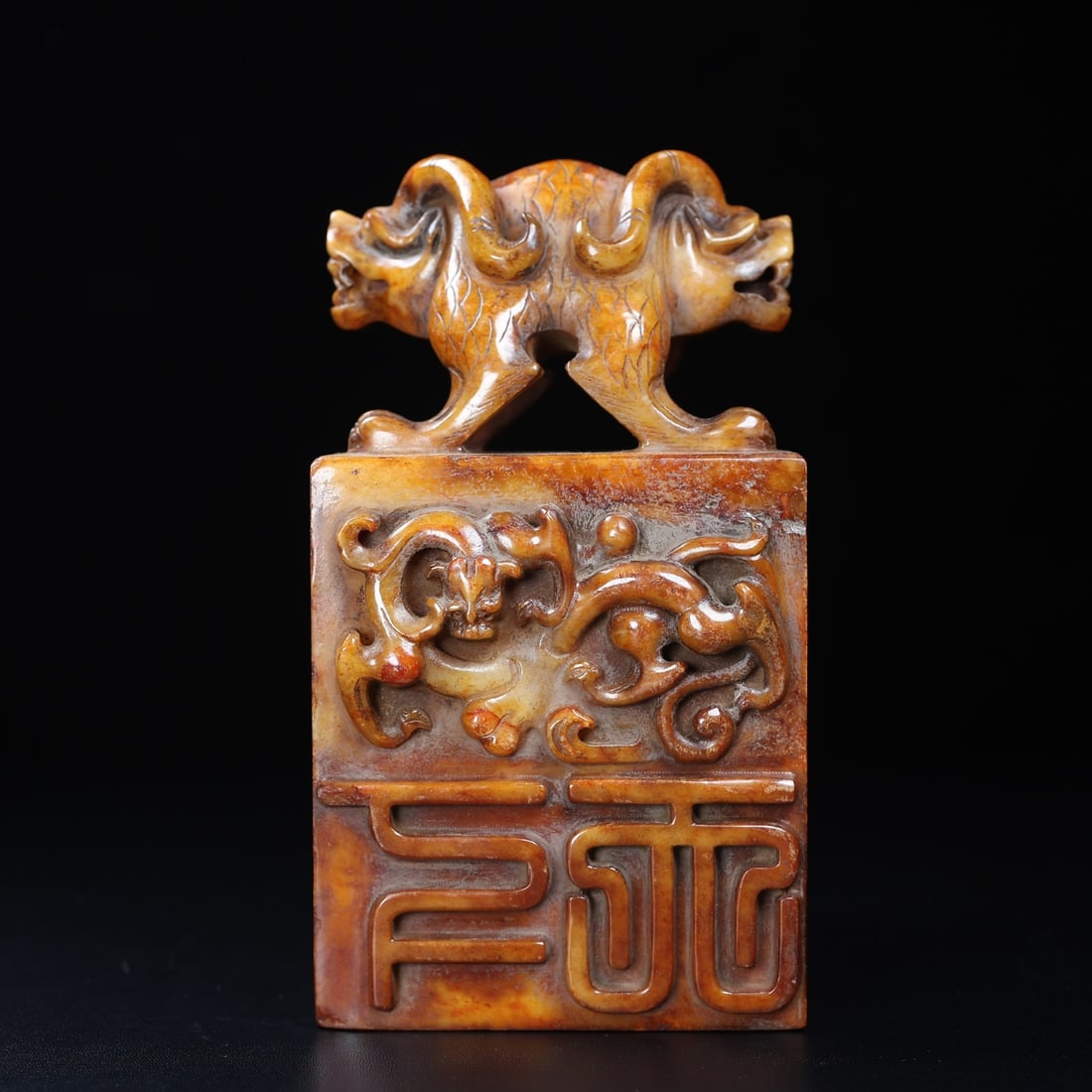 An Exquisite White Jade Dragon Pattern Auspicious Animal Seal: An Exquisite White Jade Dragon Pattern Auspicious Animal Seal,Han Dynasty,China,Size:6.9inx4.4inx3.9in,Weight:3464g,白玉龙纹瑞兽印章,中国