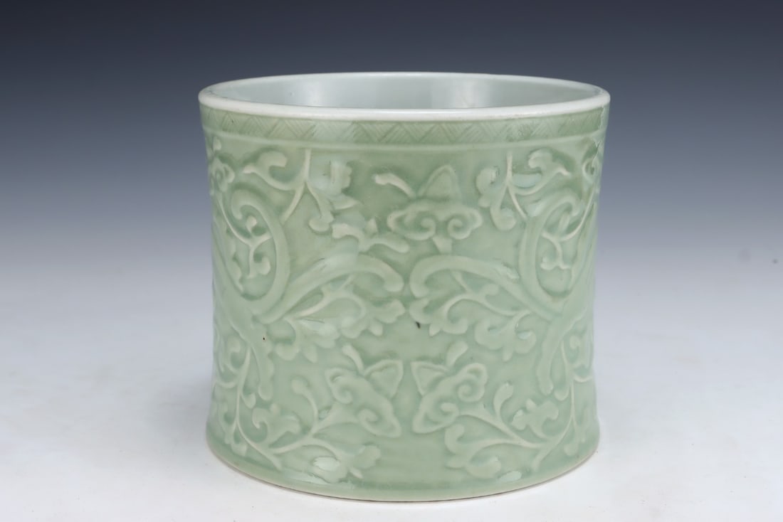 An Exquisite Celadon Glazed Lotus Pattern Dragon Pattern Brush Pot - 4