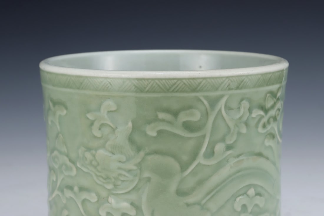 An Exquisite Celadon Glazed Lotus Pattern Dragon Pattern Brush Pot - 5