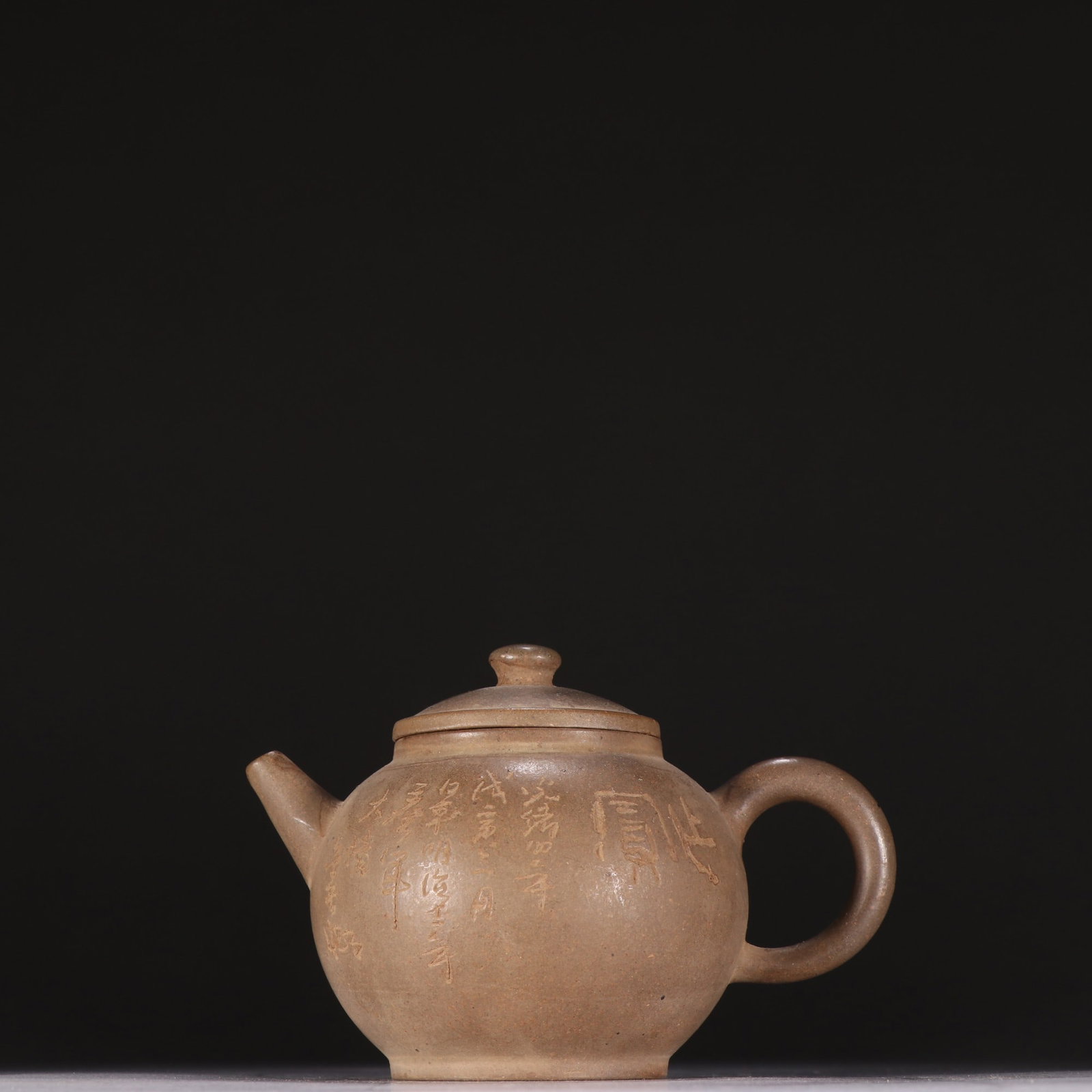 An Exquisite Purple Sands Teapot,with poem: An Exquisite Purple Sands Teapot,with poem,Qing Dynasty,China,with Famous Artisan Mark,Size:3.1inx4.6in,紫砂茶壶,带诗文,中国清代,ñ