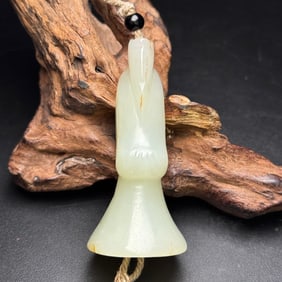 An Exquisite White Jade Figure Ornament