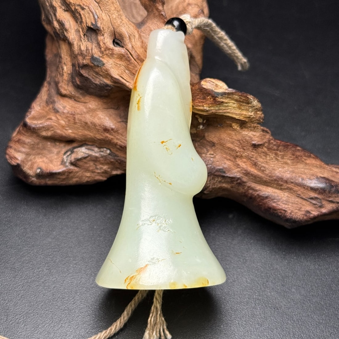 An Exquisite White Jade Figure Ornament - 4