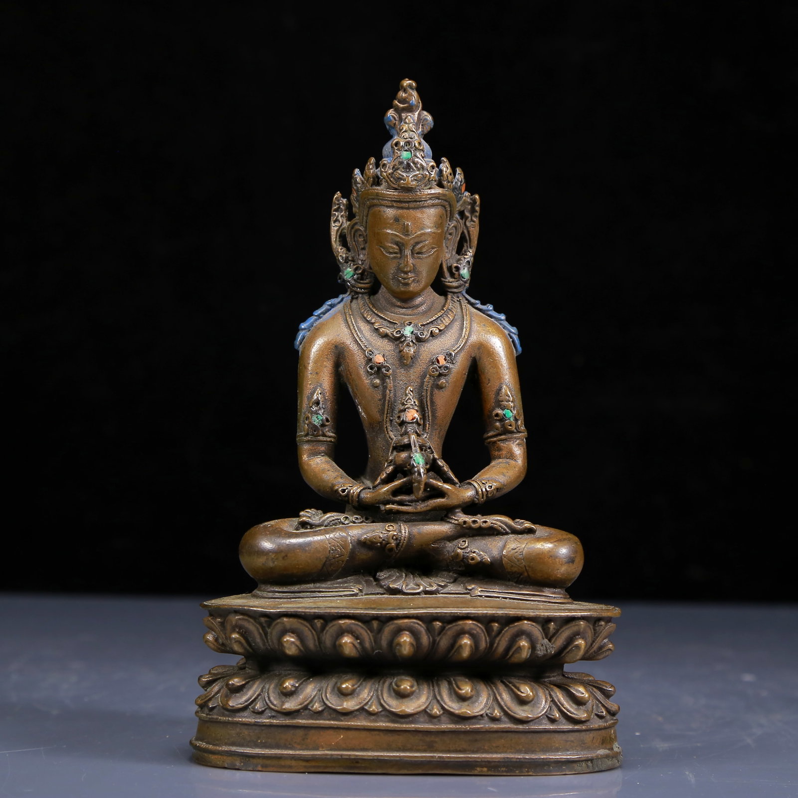 A Solemn Bronze Statue of Amitayus: A Solemn Bronze Statue of Amitayus,Qing Dynasty,China,Size:4.3inx3.1inx7.5in,Weight:935g,铜无量寿佛像,清代