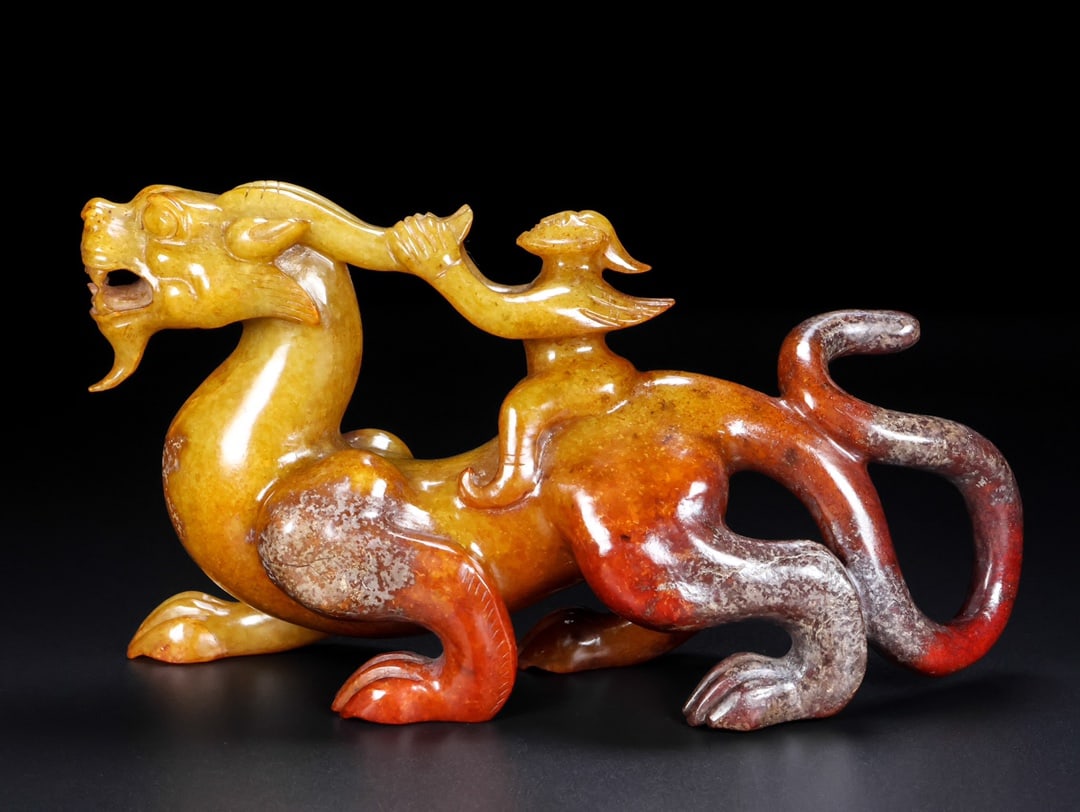 An Exquisite White Jade Auspicious Animal Ornament: An Exquisite White Jade Auspicious Animal Ornament,Han Dynasty,China,Size:9.8inx2.8inx5.1in,Weight:1273g,白玉瑞兽摆件,中国汉代