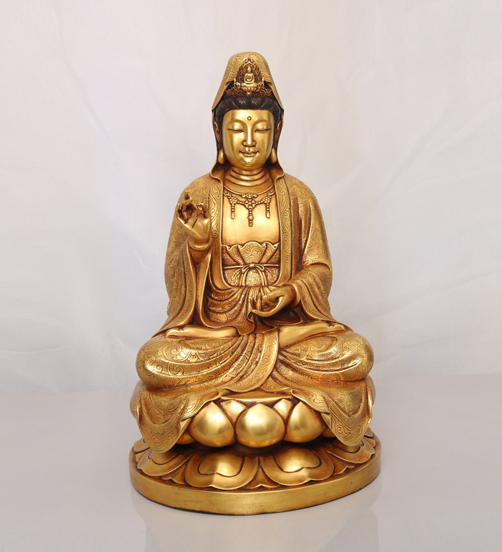 An Exquisite Gilt Bronze Statue of Avalokitesvara: An Exquisite Gilt Bronze Statue of Avalokitesvara,Ming Dynasty,China,with Yongle Six-character Mark,Size:18.9inx10.8in,Weight:11250g,铜鎏金观音像,中国&#