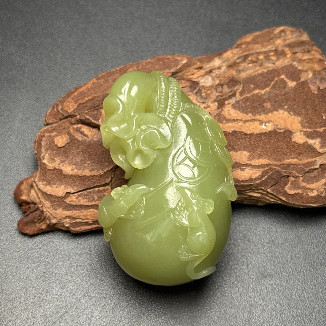 An Exquisite Yellow Jade Mouse Ornament: An Exquisite Yellow Jade Mouse Ornament,Qing Dynasty,China,Size:2.1inx1.4inx1.1in,Weight:60g,黄玉老鼠摆件,中国清代