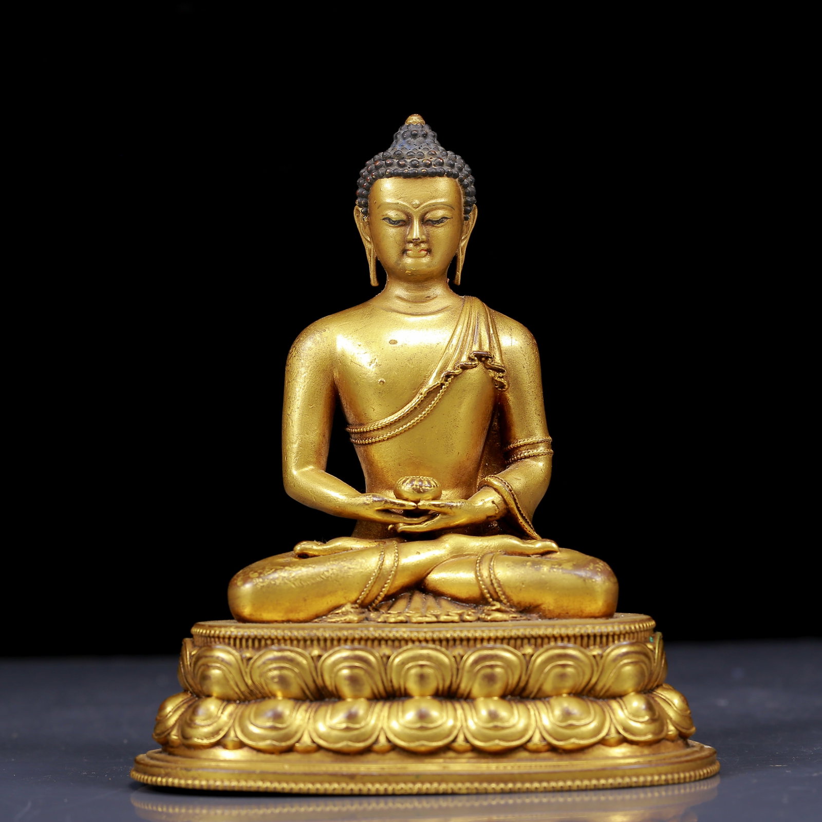 A Solemn Gilt Bronze Statue of Sakyamuni: A Solemn Gilt Bronze Statue of Sakyamuni,Qing Dynasty,China,Yongle Six-character Mark,Size:5.3inx3.7inx6.1in,Weight:775g,铜鎏金释迦摩尼像,中ࢲ