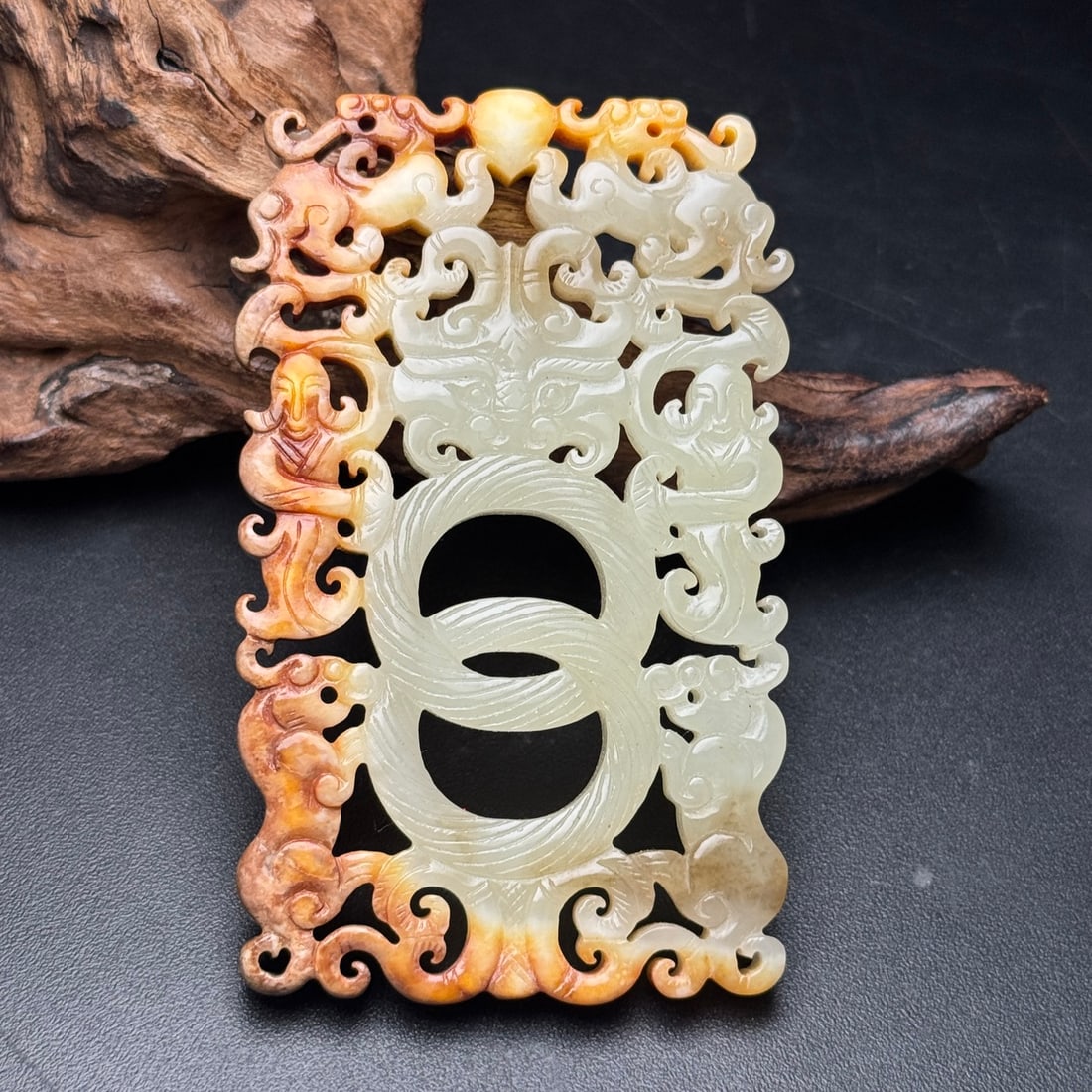 An Exquisite White Jade Dragon Pattern Pendant: An Exquisite White Jade Dragon Pattern Pendant,Han Dynasty,China,Size:3.3inx2.1inx0.3in,Weight:57g,白玉龙纹挂件,中国汉代