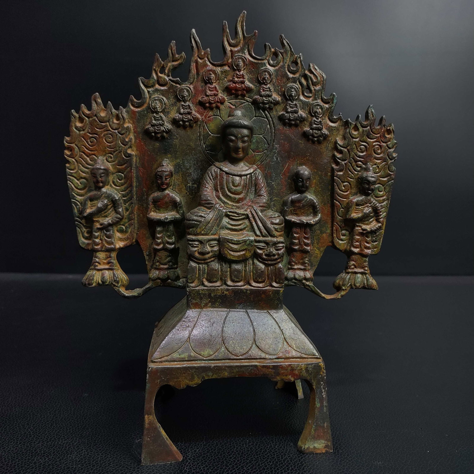 An Exquisite Bronze Buddha Statue,With Inscription: An Exquisite Bronze Buddha Statue,With Inscription,the Warring States period in China,Size:9.4inx7.5in,Weight:1500g,青铜佛像,带铭文,中国战&#