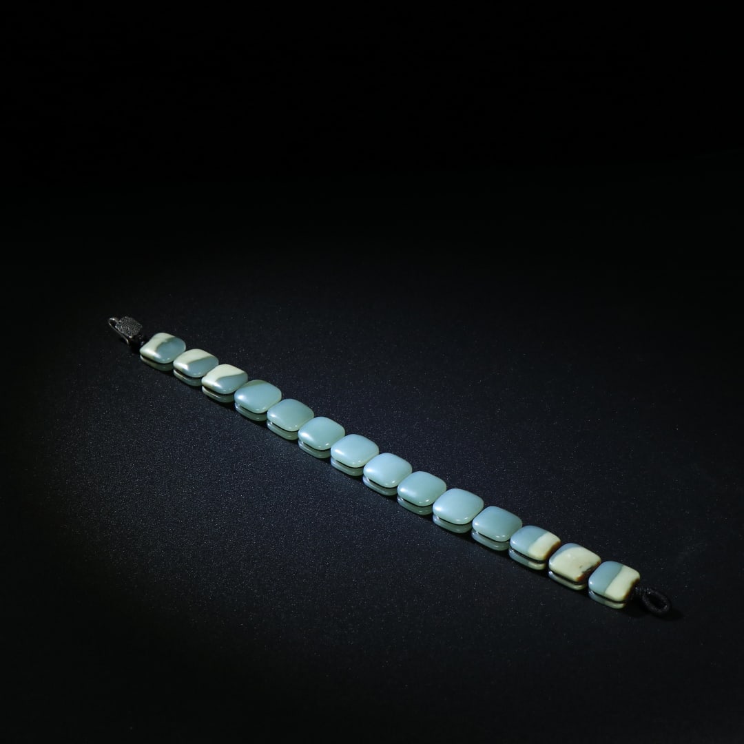 An Exquisite Jasper Bracelet: An Exquisite Jasper Bracelet,Qing Dynasty,China,Size:(Bead)0.5inx0.5in,Weight:34g,碧玉手链,中国清代