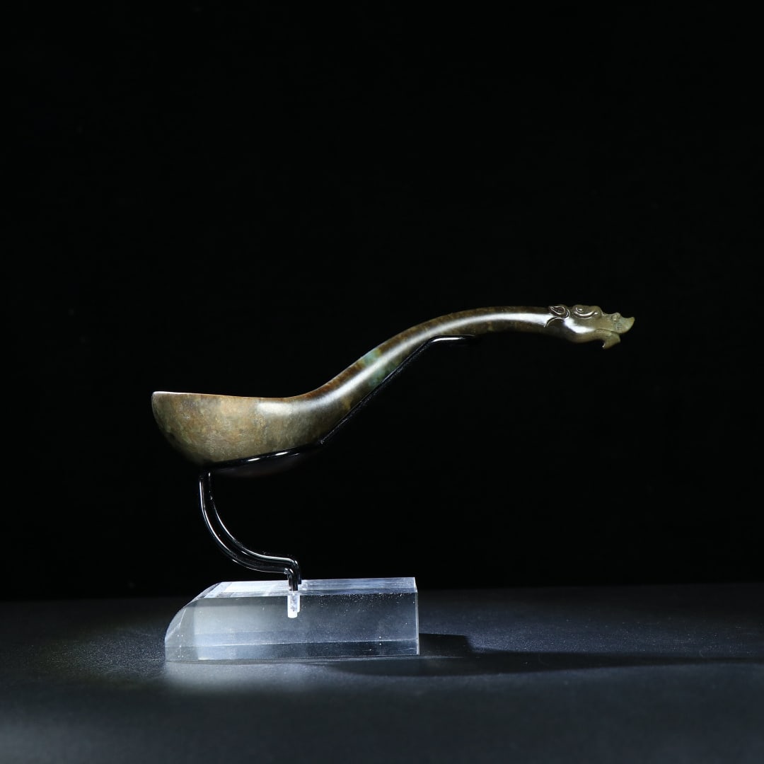 An Exquisite White Jade Spoon (1 of 9)