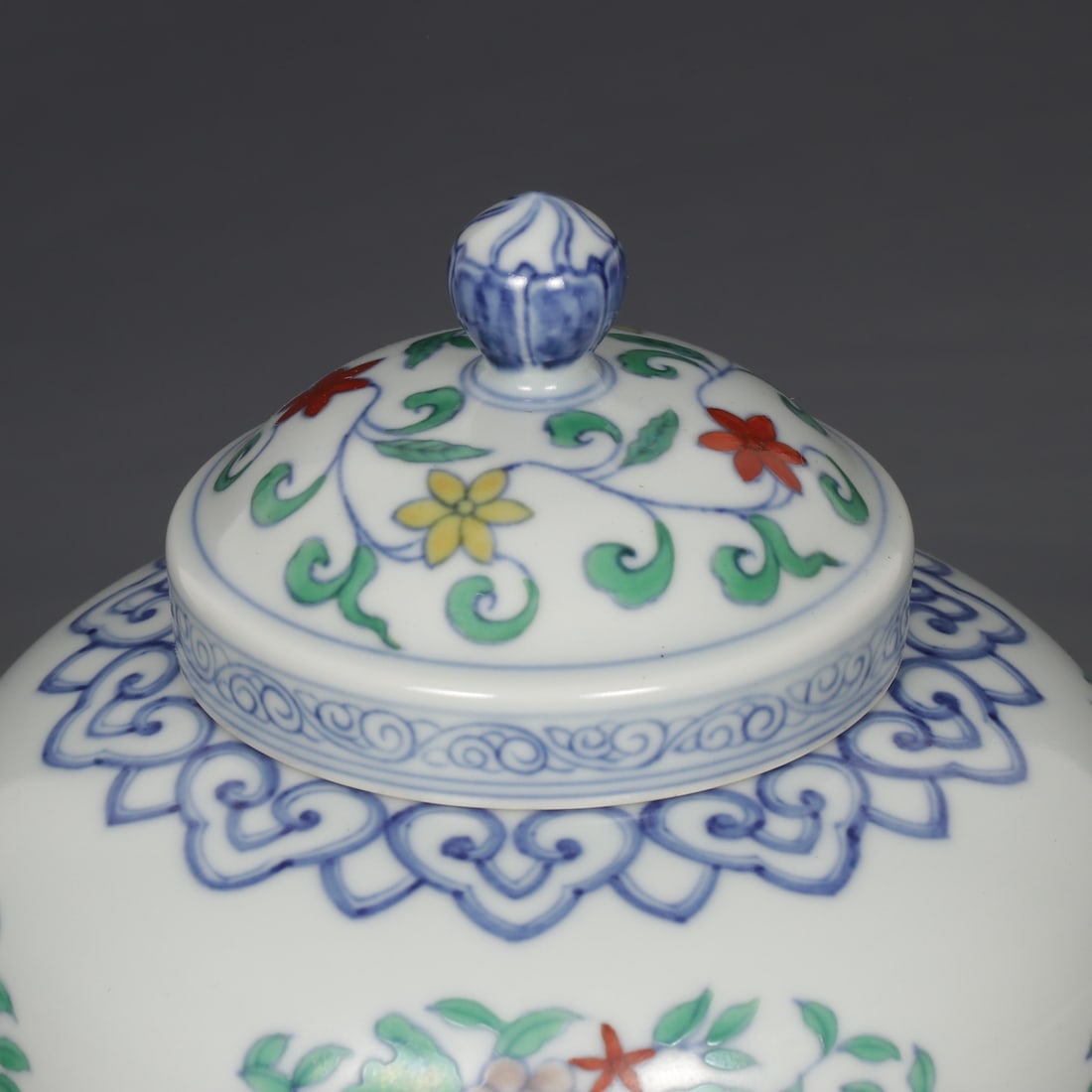 An Exquisite Doucai Flower and Fruit Pattern Jar - 3