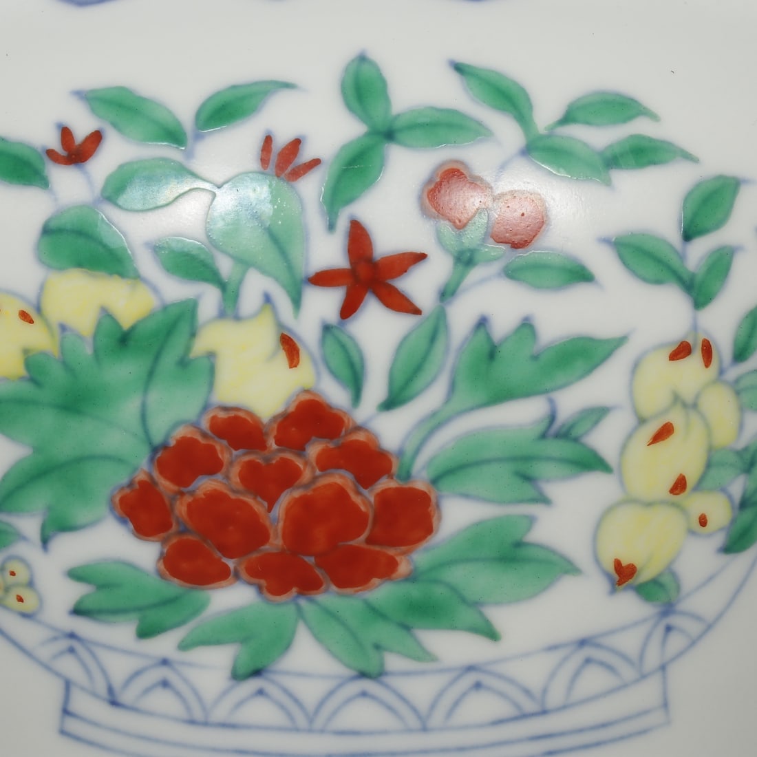 An Exquisite Doucai Flower and Fruit Pattern Jar - 6