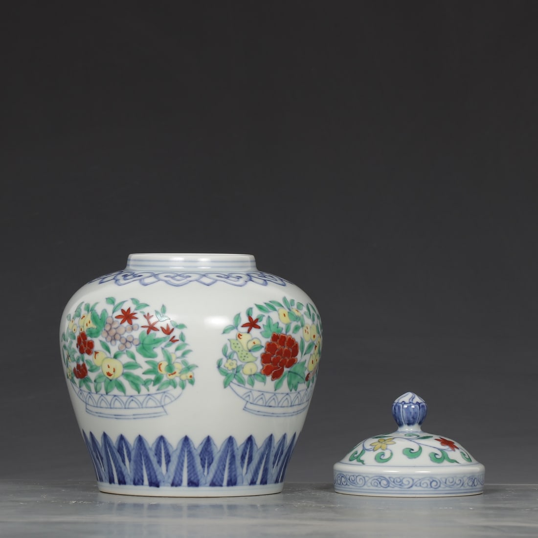 An Exquisite Doucai Flower and Fruit Pattern Jar - 7