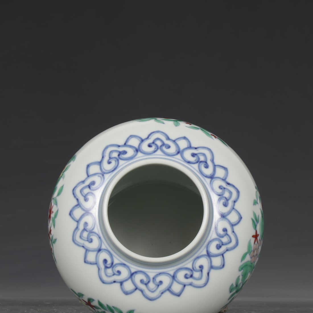An Exquisite Doucai Flower and Fruit Pattern Jar - 8