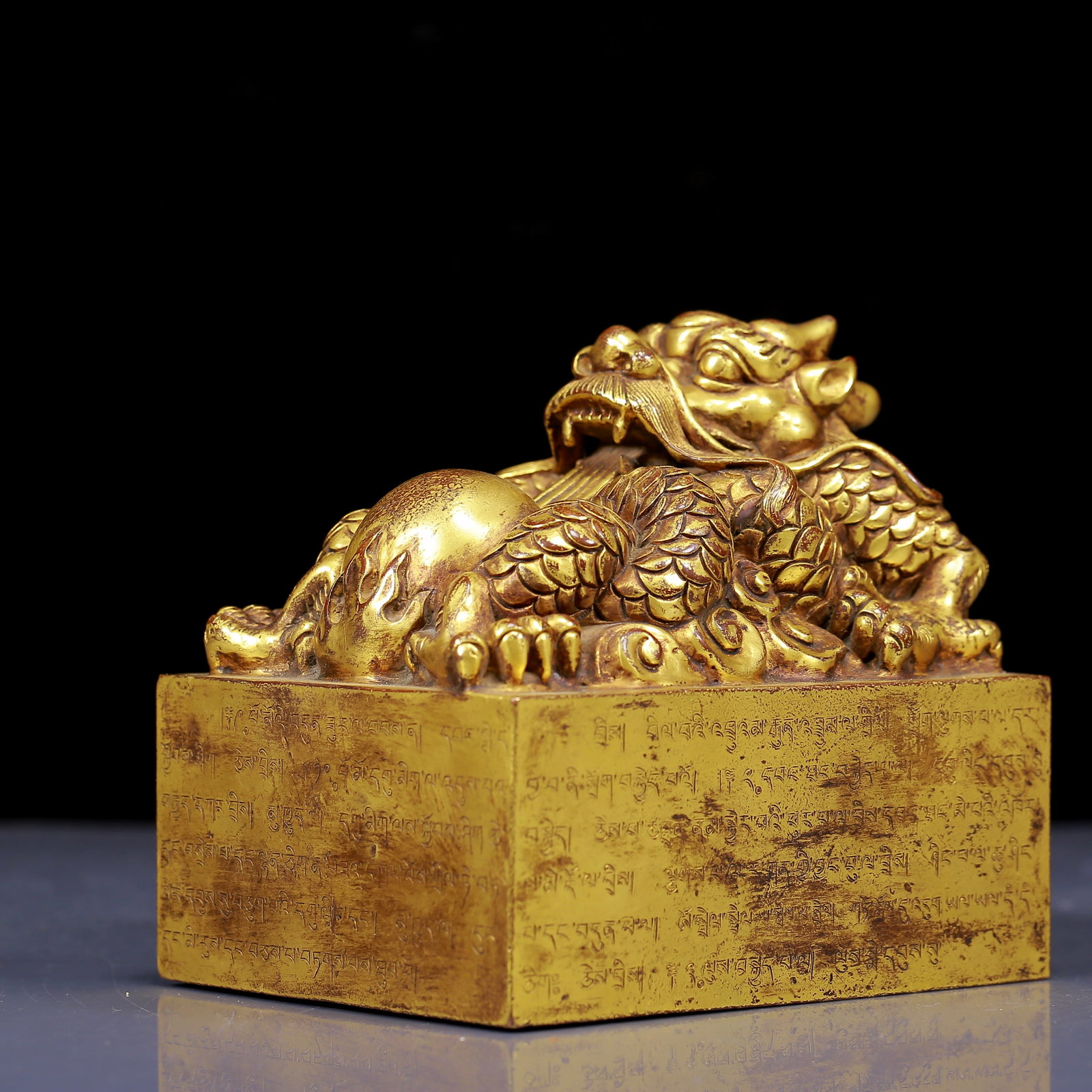 A Rare Gilt Bronze Dragon Pattern Seal,With Inscription: A Rare Gilt Bronze Dragon Pattern Seal,With Inscription,Qing Dynasty,China,Size:5.5inx4.3inx5.3in,Weight:2245g,铜鎏金龙纹印章,带铭文,中
