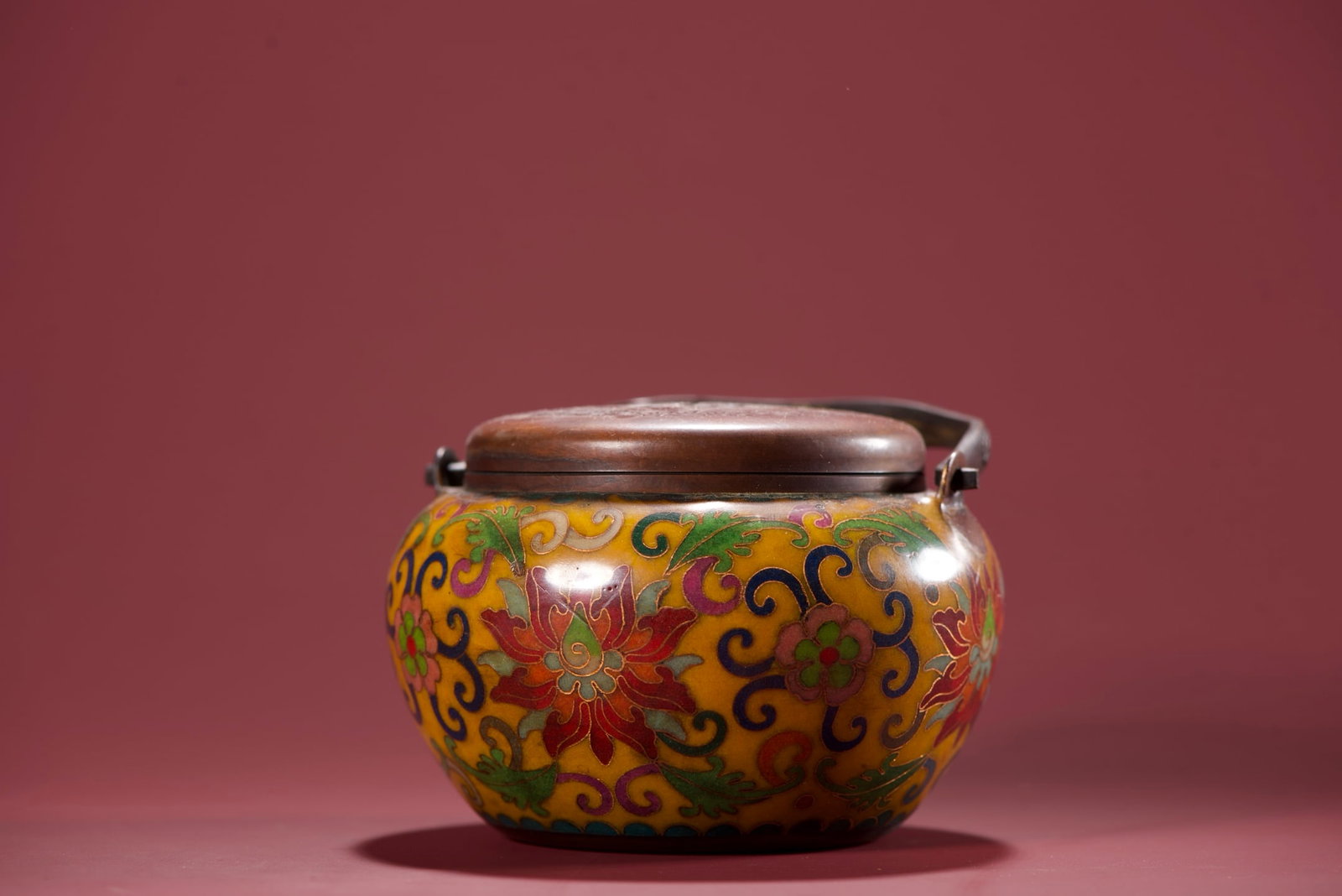 An Exquisite Cloisonne Lotus Pattern with Cover Censer: An Exquisite Cloisonne Lotus Pattern with Cover Censer,Ming Dynasty,China,with Xuande Six-character Mark,Size:5.1inx4.7in,Weight:935g,景泰蓝缠枝莲纹带&#